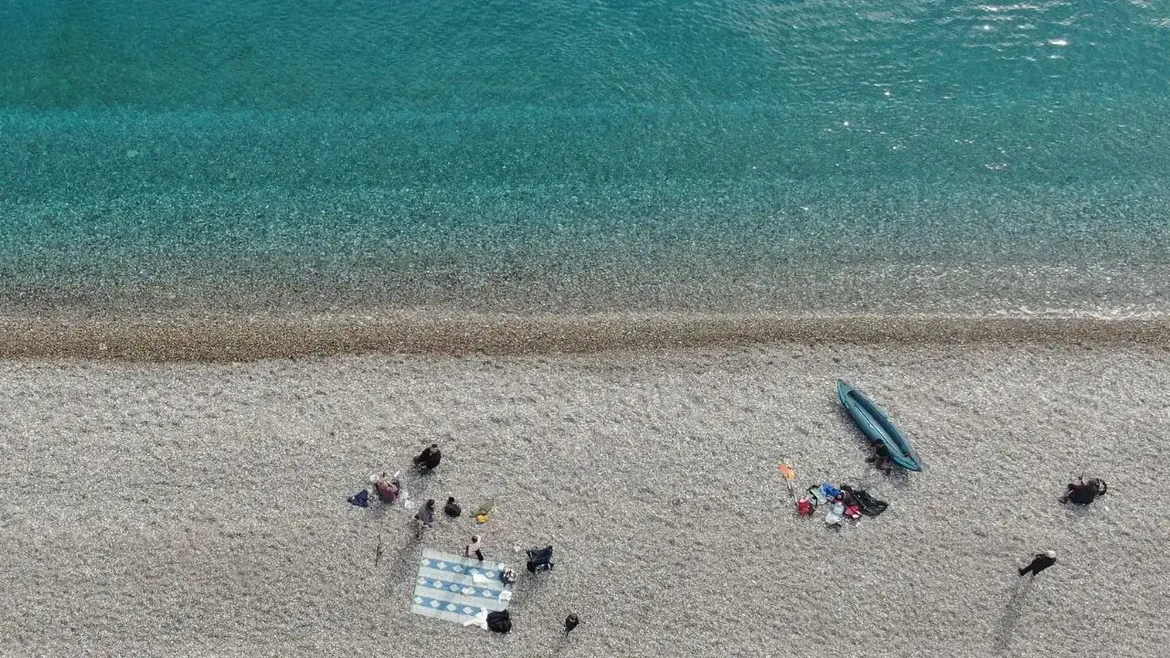 Antalya Kışı Pas Geçti: Deniz Keyfi Soğuk Hava Dinlemedi! 2